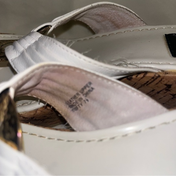 White & Gold Wedge Sandals Resort Chic Summer Dress Shoes - Picture 6 of 11